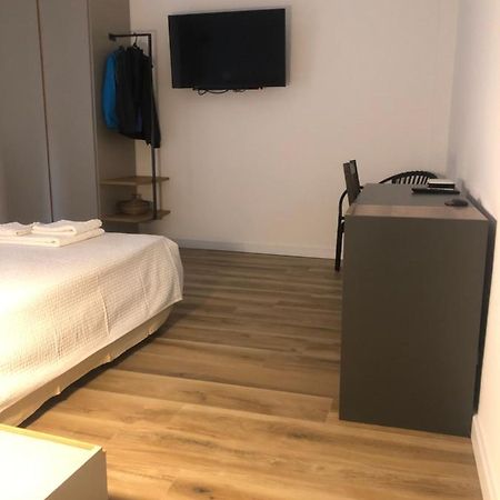 A Due Passi Dalla Scalinata Rooms 卡尔塔吉罗 外观 照片