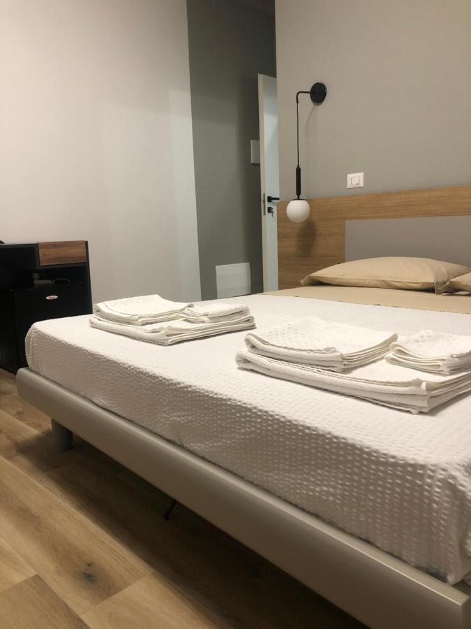 A Due Passi Dalla Scalinata Rooms 卡尔塔吉罗 外观 照片