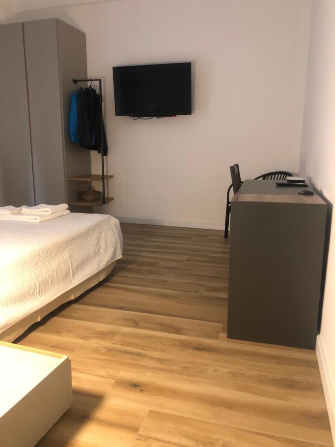 A Due Passi Dalla Scalinata Rooms 卡尔塔吉罗 外观 照片