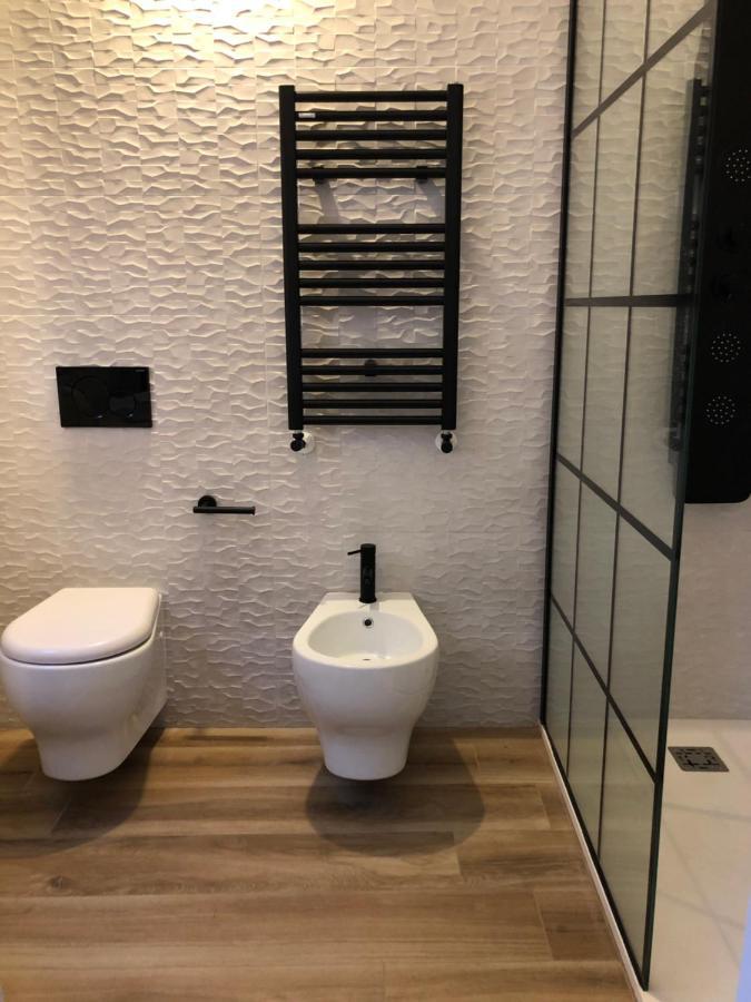 A Due Passi Dalla Scalinata Rooms 卡尔塔吉罗 外观 照片